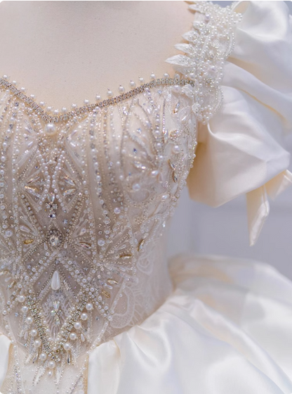 Französische Prinzessin Satin Puffärmel Perlen Weiß Bodenlanges Hochzeitskleid P2762