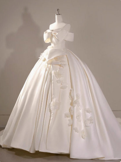 Elegantes und schlichtes One-Shoulder-Brautkleid aus Satin mit Blumenmuster, weiß P2765