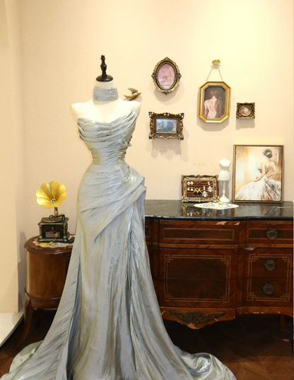 Cooles Meerjungfrauen-Brautkleid mit Neckholder in Blau und kleiner Schleppe P2769