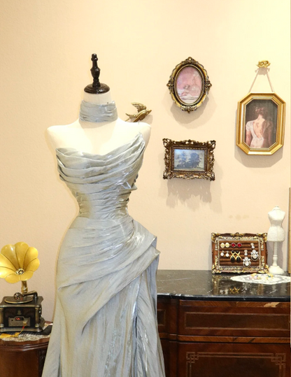 Cooles Meerjungfrauen-Brautkleid mit Neckholder in Blau und kleiner Schleppe P2769
