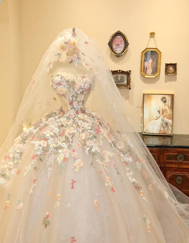Dreamy White Heart-Shaped Collar Floral Tulle Princess A-Line Floor-Length Wedding Dress P2771