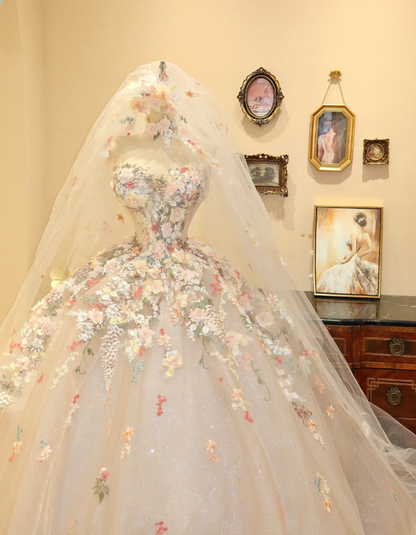 Verträumtes weißes, herzförmiges florales Tüll-Prinzessin-A-Linien-Brautkleid mit bodenlanger Schleppe P2771