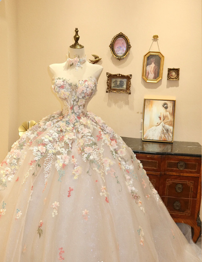 Verträumtes weißes, herzförmiges florales Tüll-Prinzessin-A-Linien-Brautkleid mit bodenlanger Schleppe P2771