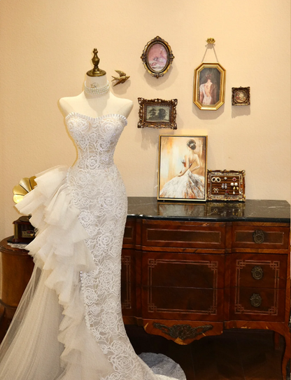 Französisches Retro-Spitzen-Tüll-Spleiß-Sweetheart-Ausschnitt-Brautkleid mit kleiner Schleppe P2780