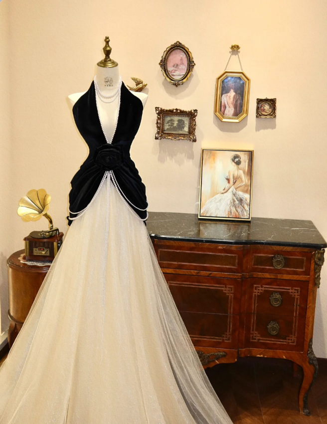 Elegant Black Velvet Halter Neck Deep V Neck White Tulle Wedding Dress P2783 - AS PHOTO / US2 Elegant Black Velvet Halter Neck Deep V Neck White Tulle Wedding Dress P2783 - AS PHOTO / US2