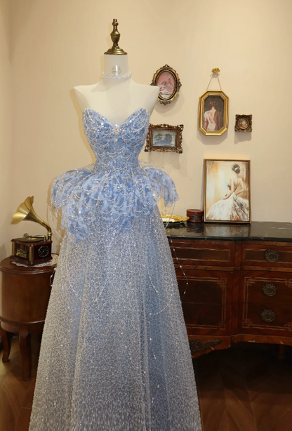 Elegantes blaues, trägerloses, perlenverziertes A-Linien-Brautkleid P2798 in Bodenlänge