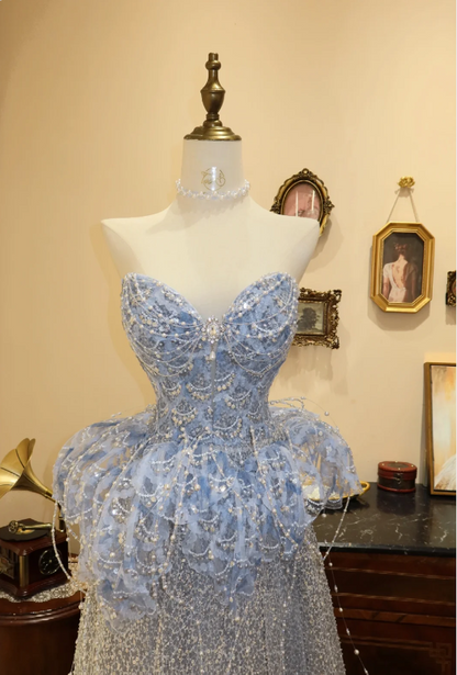 Elegantes blaues, trägerloses, perlenverziertes A-Linien-Brautkleid P2798 in Bodenlänge
