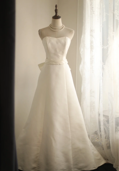 Einfaches, satiniertes Bandeau-Top mit Schleife, Retro A-Linien Brautkleid in Prinzessinnenform, bodenlang P2805