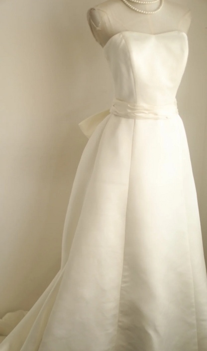 Einfaches, satiniertes Bandeau-Top mit Schleife, Retro A-Linien Brautkleid in Prinzessinnenform, bodenlang P2805