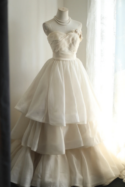 Champagnerfarbenes Brautkleid P2810 mit Herzausschnitt, Blumenmuster, A-Linie und gestuftem, bodenlangem Rock