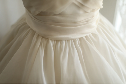 Champagnerfarbenes Brautkleid P2810 mit Herzausschnitt, Blumenmuster, A-Linie und gestuftem, bodenlangem Rock