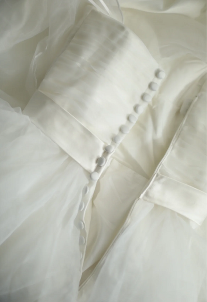 Schlichtes Brautkleid aus Tüll mit Herz-Ausschnitt, Volants und A-Linie P2811