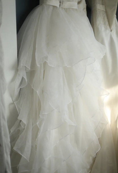 Schlichtes Brautkleid aus Tüll mit Herz-Ausschnitt, Volants und A-Linie P2811