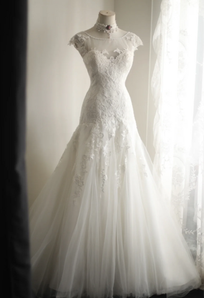 Hochzeitskleid mit Meerjungfrauen-Silhouette, schulterfrei, mit königlicher Spitze und Tüll-Einsätzen P2813