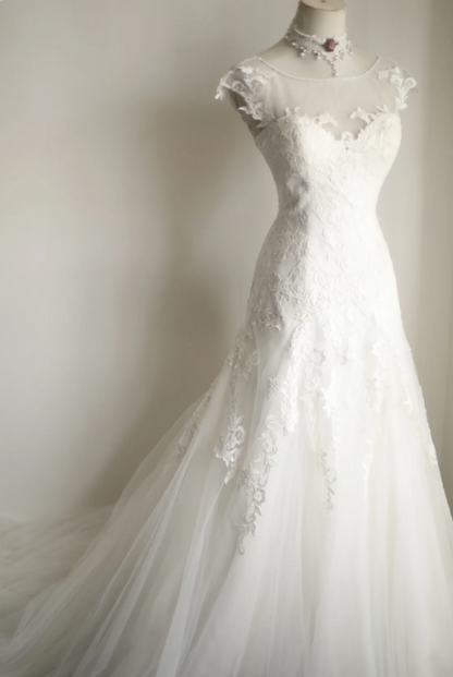 Hochzeitskleid mit Meerjungfrauen-Silhouette, schulterfrei, mit königlicher Spitze und Tüll-Einsätzen P2813