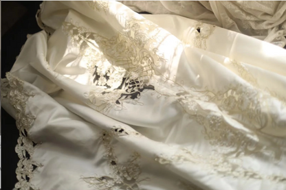 Vintage Satin Hohl Besticktes Trägerloses A-Linien Brautkleid P2820