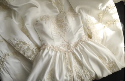 Vintage Satin Hohl Besticktes Trägerloses A-Linien Brautkleid P2820