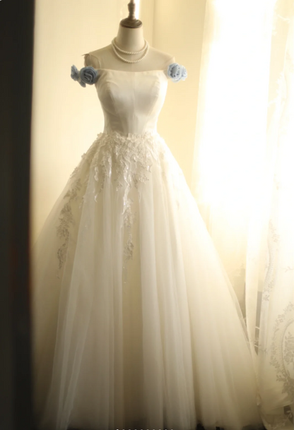 Schlichtes, schulterfreies Hochzeitskleid aus Satin mit Netzstoff-Einsätzen, A-Linie, bodenlang P2827