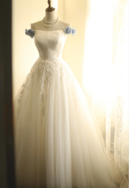 Schlichtes, schulterfreies Hochzeitskleid aus Satin mit Netzstoff-Einsätzen, A-Linie, bodenlang P2827