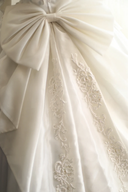 Retro Prinzessin schulterfrei Langarm Perlen Satin Rücken Schmetterling Brautkleid P2842