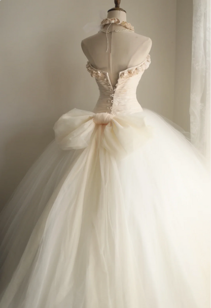 Elegantes und schlichtes Tüll-Tube-Top mit handgefertigten Blumen, A-Linien-Brautkleid P2850