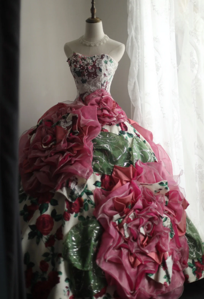 Verträumtes, schweres Satin-Kleid mit Rosenmuster, handgemachte Blumen, bauschiges Prinzessinnen-Hochzeitskleid P2853