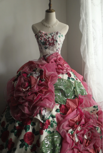 Verträumtes, schweres Satin-Kleid mit Rosenmuster, handgemachte Blumen, bauschiges Prinzessinnen-Hochzeitskleid P2853