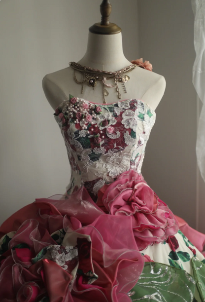 Verträumtes, schweres Satin-Kleid mit Rosenmuster, handgemachte Blumen, bauschiges Prinzessinnen-Hochzeitskleid P2853
