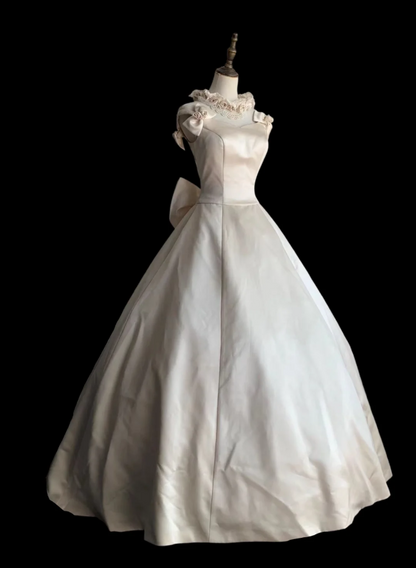 Elegantes und schlichtes A-Linien-Hochzeitskleid aus Satin mit Schleife P2864