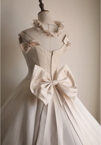 Elegantes und schlichtes A-Linien-Hochzeitskleid aus Satin mit Schleife P2864