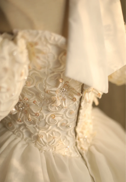 Prinzessin Puffärmel Neckholder Perlenbesetztes Puff Hochzeitskleid P2866