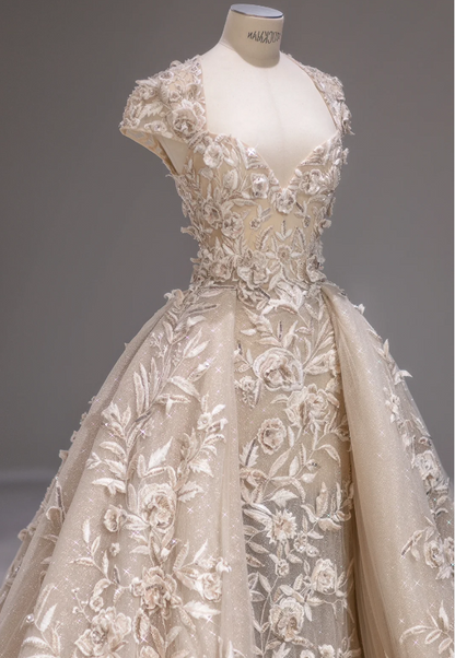 Retro und elegantes schulterbedeckendes, champagnerfarbenes Hochzeitskleid mit bestickten Blumen und Schleppe P2874