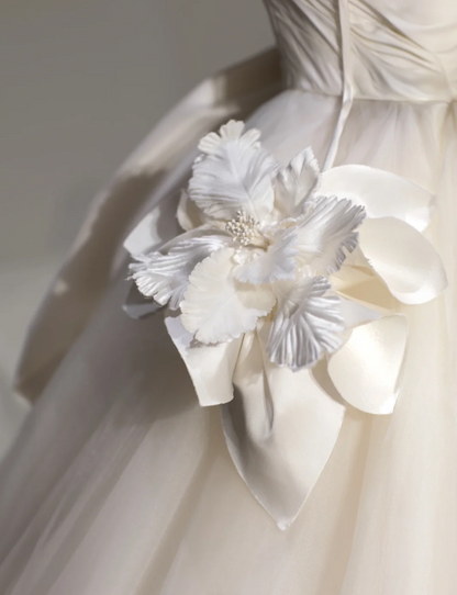 Elegantes Satin-Magnolien-Tüll-Spleiß-Märchen-bodenlanges Hochzeitskleid P2879