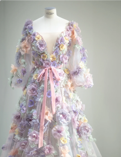 Verträumtes Tüll-Brautkleid mit langen Ärmeln, rosa und lila Blumen und A-Linie P2880