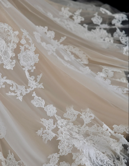 Französisches Retro-Palast-Hochzeitskleid mit weißen Perlen und Spitze, prinzessinnenhaft, traumhaft, bodenlang P2883