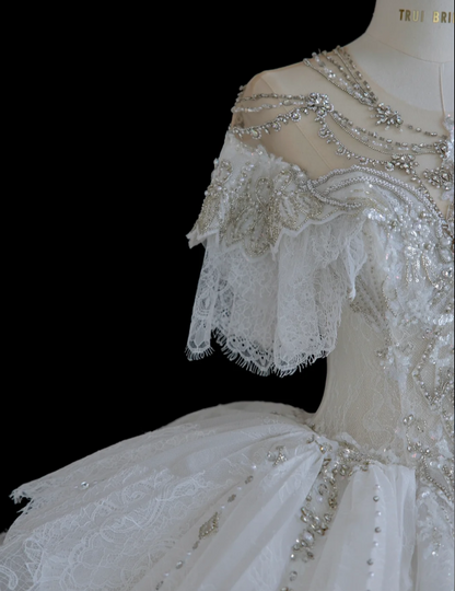 Französische Palast-Spitze Perlen Prinzessin Bodenlanges Hochzeitskleid P2884