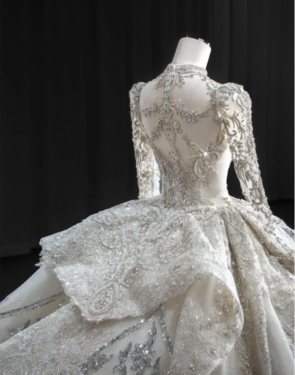 Luxuriöses königliches Hof-Hochzeitskleid P2894 mit langen Ärmeln, Spitze, Perlen, Prinzessinnen-Look und bodenlangem Tüllrock