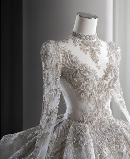 Luxuriöses königliches Hof-Hochzeitskleid P2894 mit langen Ärmeln, Spitze, Perlen, Prinzessinnen-Look und bodenlangem Tüllrock