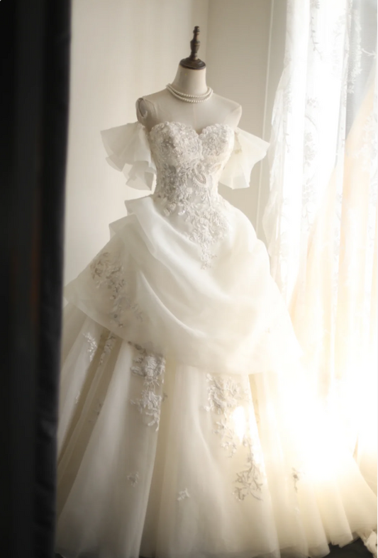 Princess one-shoulder palace irregular pleated lace hemming handmade flower pieces beaded floor-length wedding dress P2801