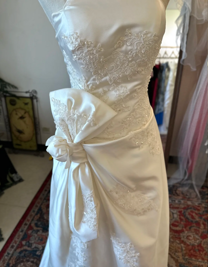 Einfaches und elegantes Neckholder-Oberteil, weiß, Satin, Stickerei, Taille, geknotet, bodenlanges Hochzeitskleid P2909