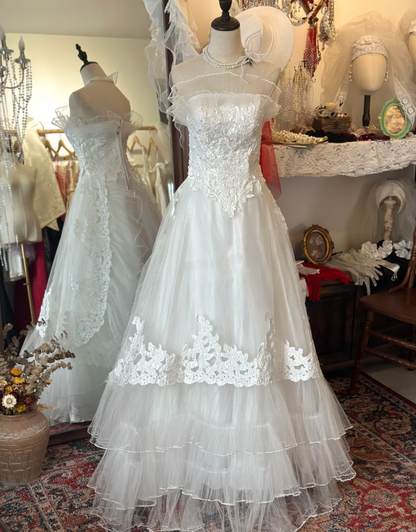 Vintage Tüll A-Linien Brautkleid mit Aufnähern P2920