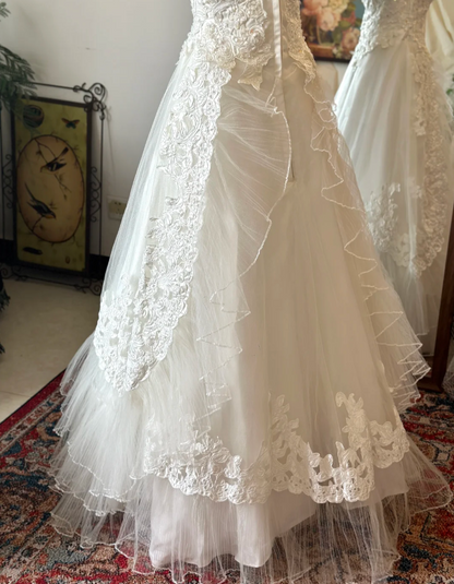 Vintage Tüll A-Linien Brautkleid mit Aufnähern P2920