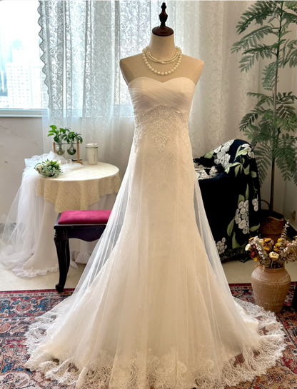 Elegantes Brautkleid mit herzförmigem Ausschnitt aus Tüllspitze mit Schleife hinten und kleiner Schleppe P2924