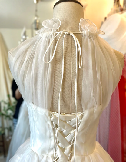 Elegantes Neckholder-Brautkleid aus Tüll mit Blumenmuster, A-Linie, bodenlang P2929
