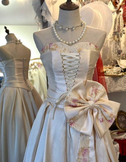 Französischer Stil elegantes Brautkleid aus Satin in Bodennähe mit herzförmigem Ausschnitt und rosa Schleife an der Taille P2931