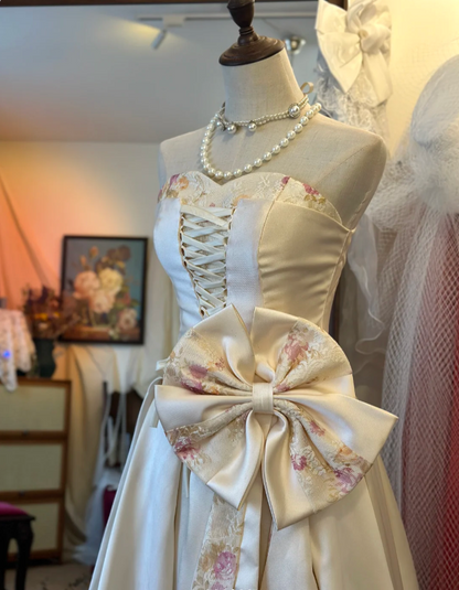 Französischer Stil elegantes Brautkleid aus Satin in Bodennähe mit herzförmigem Ausschnitt und rosa Schleife an der Taille P2931