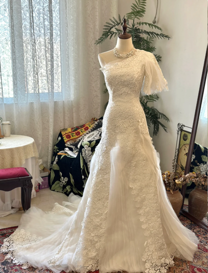 Ein-Schulter-Spitze mehrlagiger Tüll Naht Träger Zug Brautkleid P2936