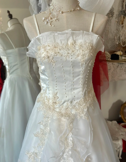 Sanftes Retro-Vintage-Hochzeitskleid mit Rüschen und Schleppe P2937