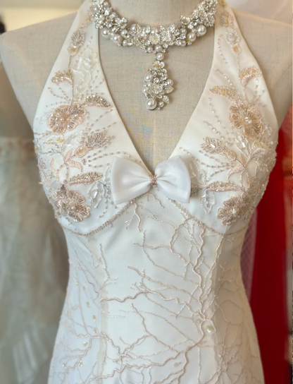 Elegantes Meerjungfrauen-Neckholder-Hochzeitskleid mit eng anliegendem, mehrlagigem Tüll und bodenlanger Schleppe P2938