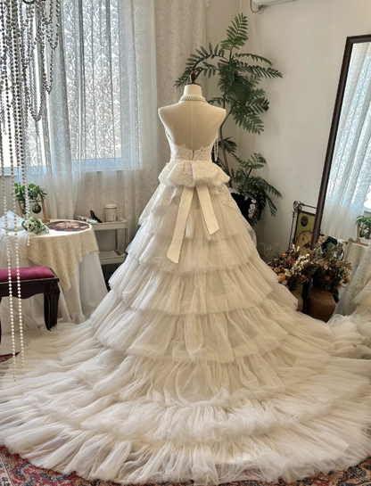 Brautkleid aus Spitze und Tüll mit A-Linie, Herz-Ausschnitt und Schleppe P2942